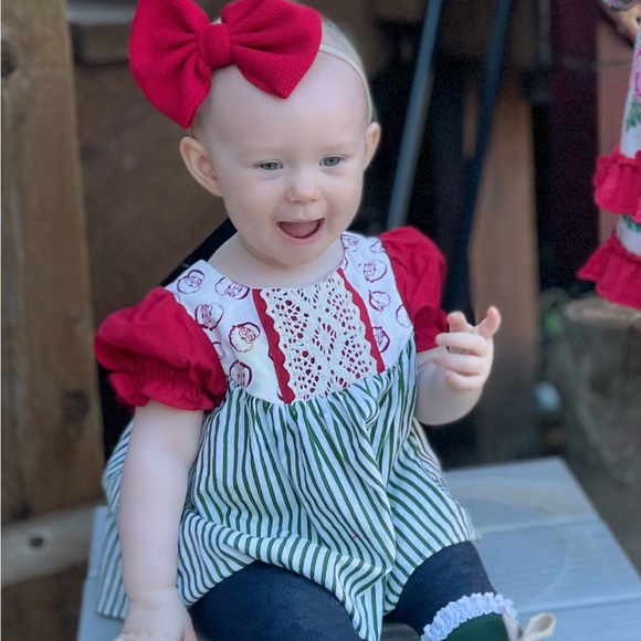 Red Green White Santa 12m Baby girls Christmas Flared Pant Set - Picture 3 of 3